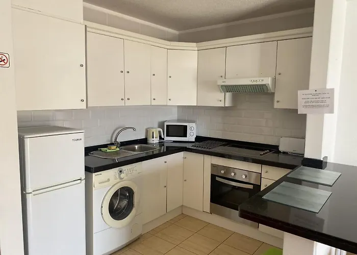 1 Bed 7b2, Victoria Court 1, Cristianos, Tenerife * لوس كريستيانوس